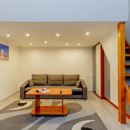 Appartement With Good Transport Links 3 *