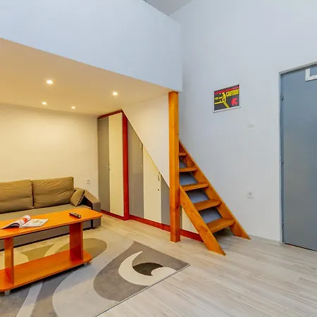 Appartement With Good Transport Links 3