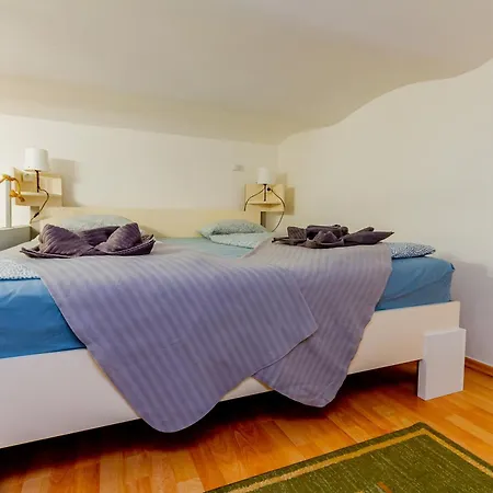 Apartamento With Good Transport Links 3 *
